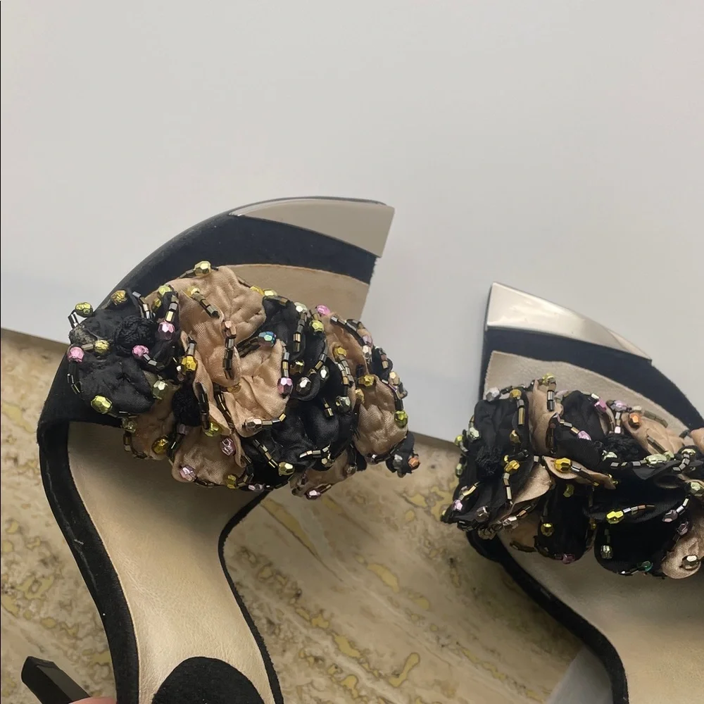 New in box Women's Black and Gold Floral Heels